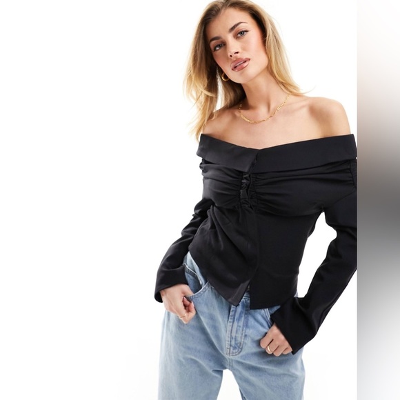 NA-KD off the shoulder draped top in black size US2 (34) - Picture 4 of 7